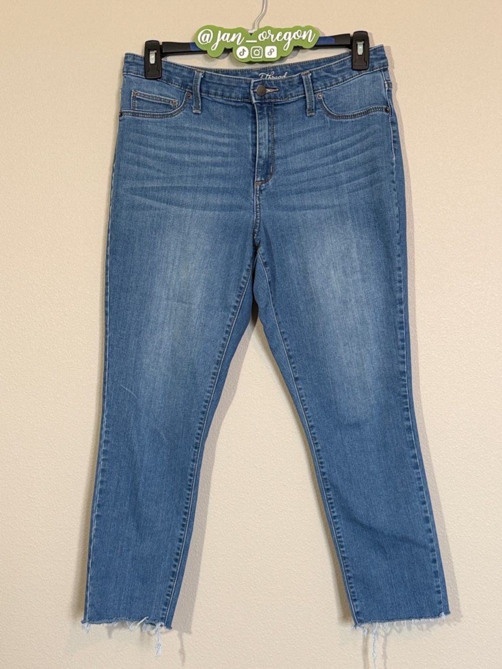 Universal Thread Medium Blue Cropped Ankle Jeans, Size 12 (26 inseam)